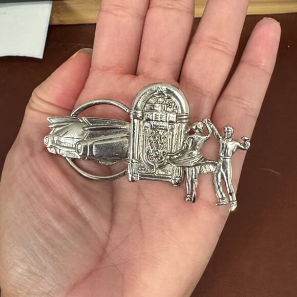 Vintage Jukebox dancers car Brooch  Music Pin silver tone nostalgic hat lapel - Picture 1 of 3